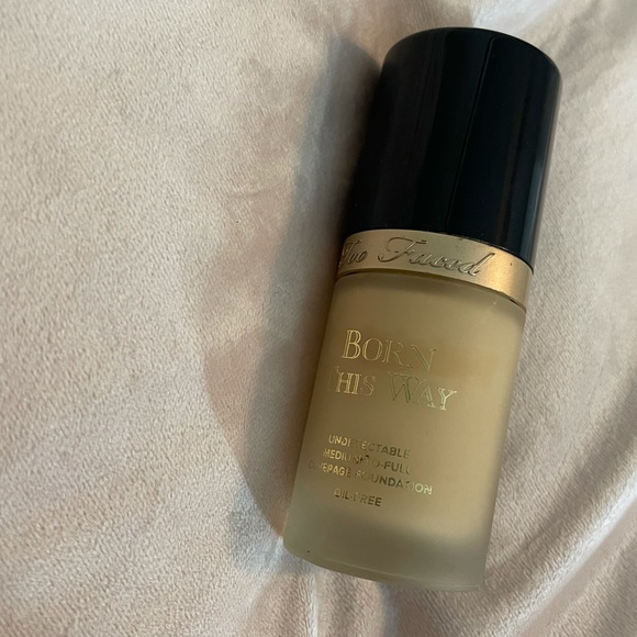 Too faced foundation - Picture 1 of 4